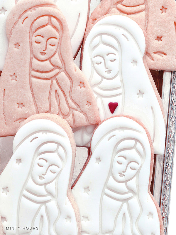 Offrez et partagez vos créations gourmandes ! Minty Hours crée de beaux emporte-pièces à biscuits autour des fêtes de la foi et des jolis événements saisonniers.