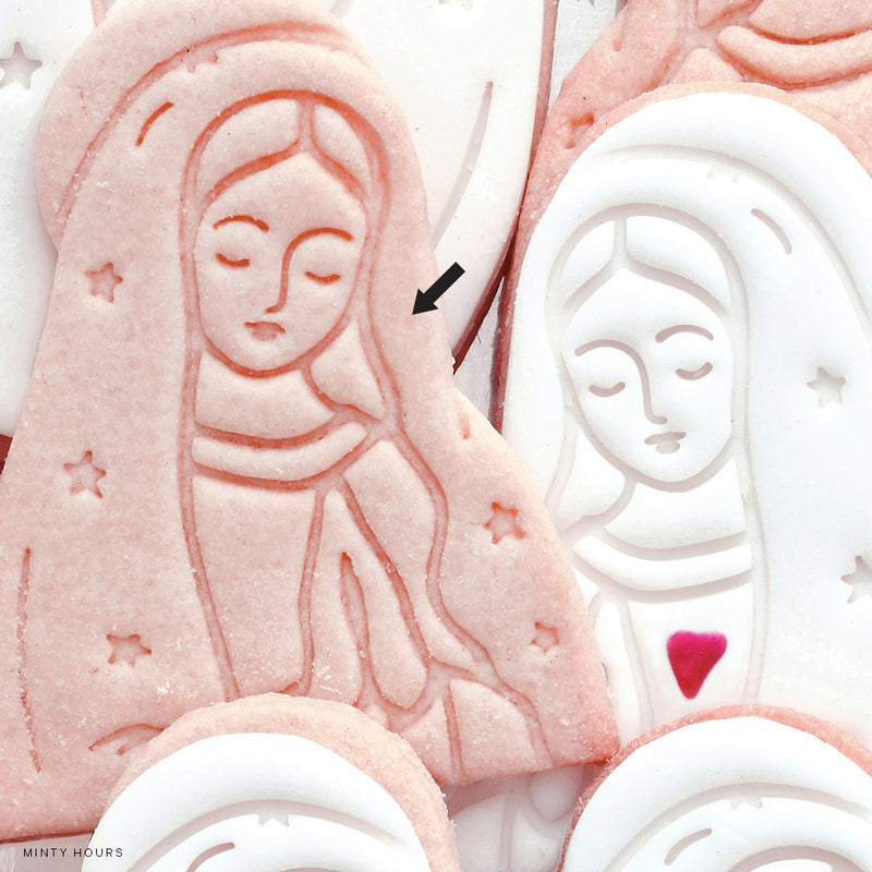 Offrez et partagez vos créations gourmandes ! Minty Hours crée de beaux emporte-pièces à biscuits autour des fêtes de la foi et des jolis événements saisonniers.