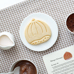 Offrez et partagez vos créations gourmandes ! Minty Hours crée de beaux emporte-pièces à biscuits autour des fêtes de la foi et des jolis événements saisonniers.