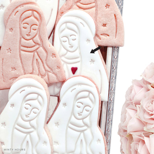 Offrez et partagez vos créations gourmandes ! Minty Hours crée de beaux emporte-pièces à biscuits autour des fêtes de la foi et des jolis événements saisonniers.